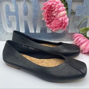 Korks Sz 8 Padilla Black Leather Flats